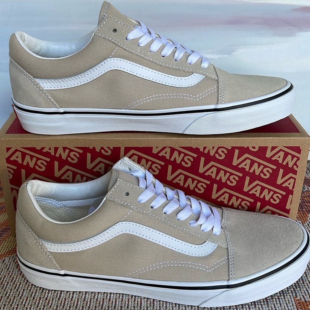 Vans WMNS Old Skool
Color Theory French Oak
VN0005UFBLL
Sneakers